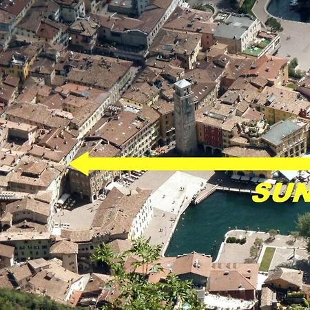 Appartamento Sunrise - Centro Storico N2 Riva del Garda Bagian luar foto