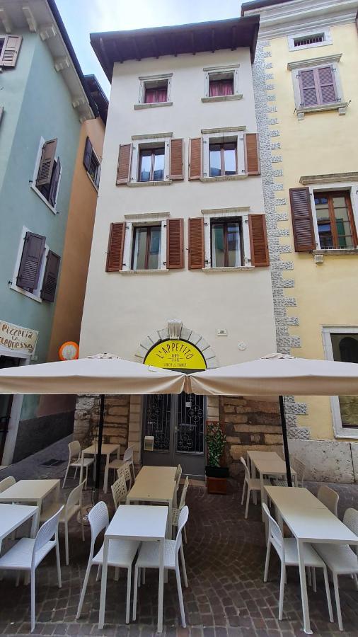 Appartamento Sunrise - Centro Storico N2 Riva del Garda Bagian luar foto